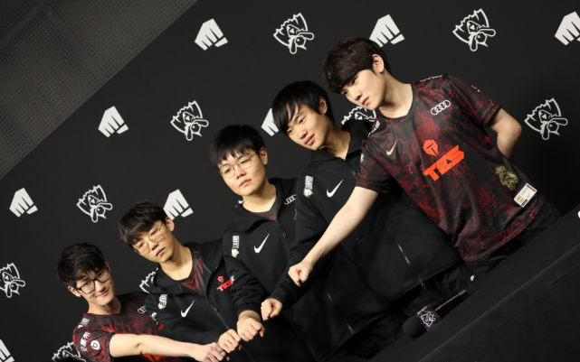 舞台对于年 舞台对于年